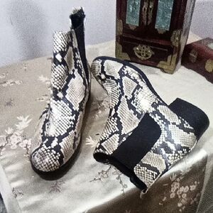 Snakeskin Ankle Boots By Qupid